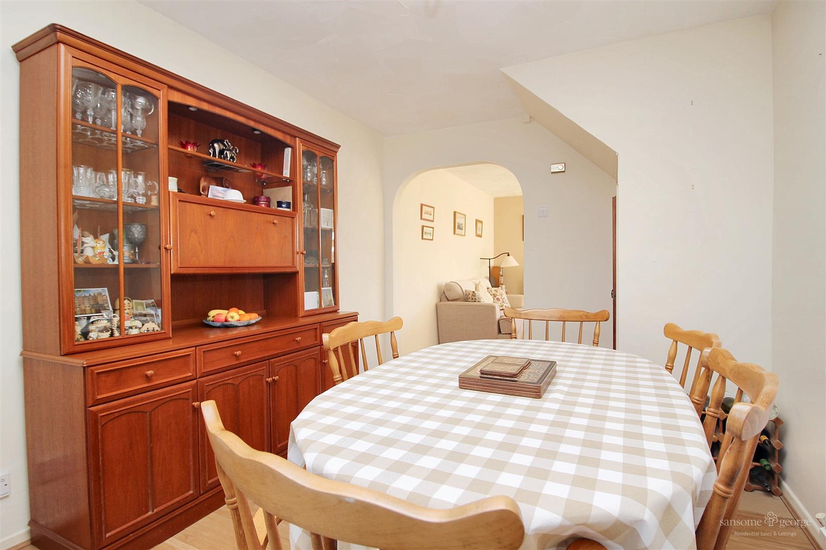 3 bed property in Chieveley Close, Reading